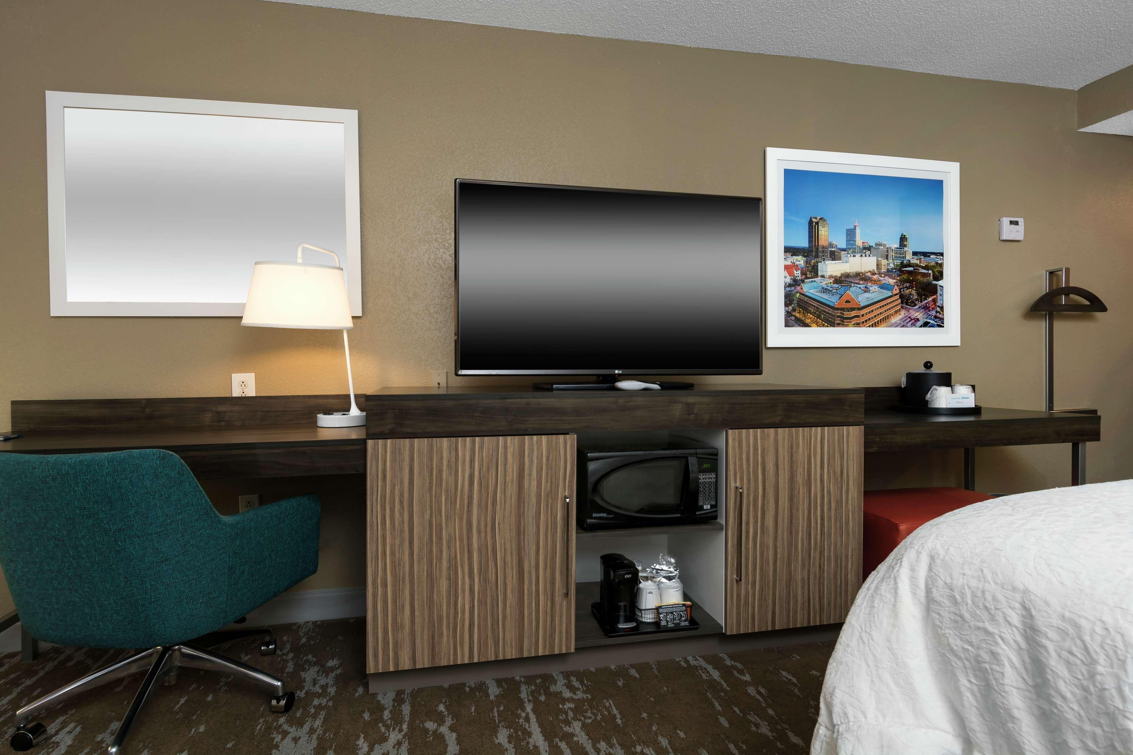 Hampton Inn & Suites Raleigh Cary Lenovo Center Eksteriør bilde