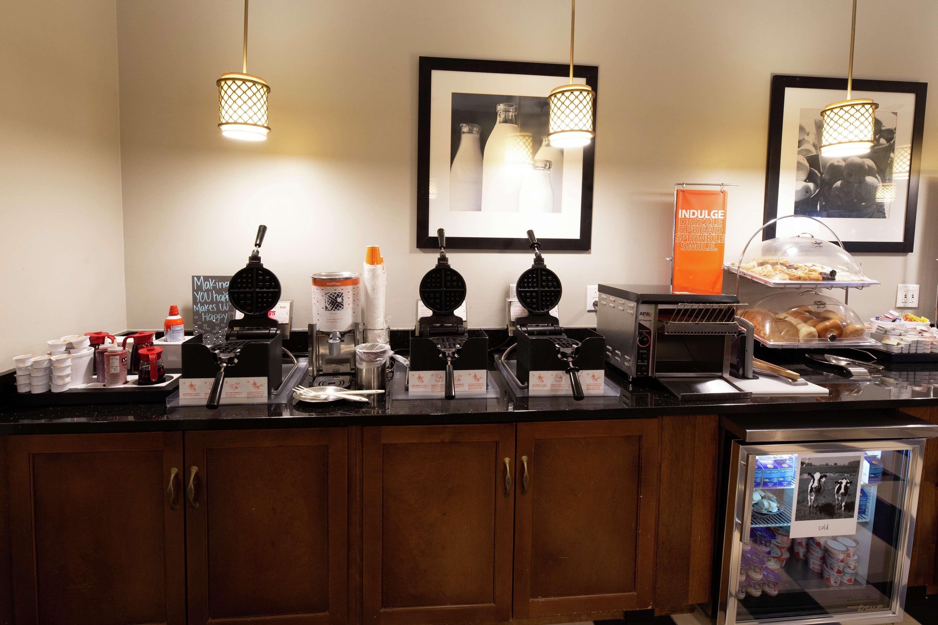 Hampton Inn & Suites Raleigh Cary Lenovo Center Eksteriør bilde